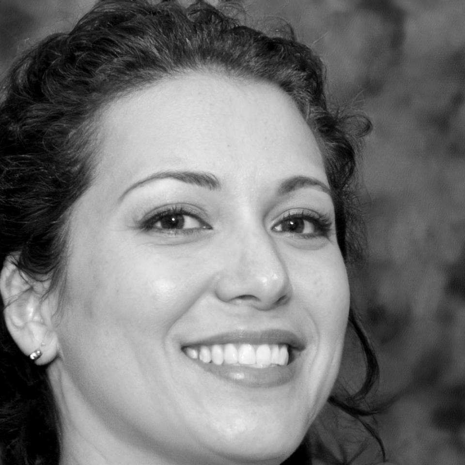 Retrato de Esperanza Ruiz, estudiante exitosa de planificación financiera